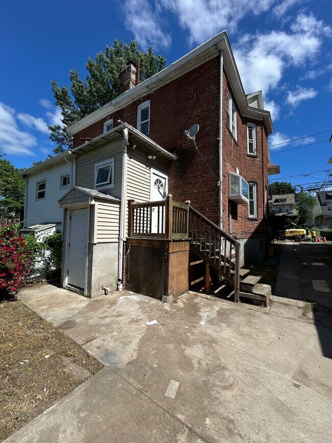 Building Photo - 59 Sanhican Dr