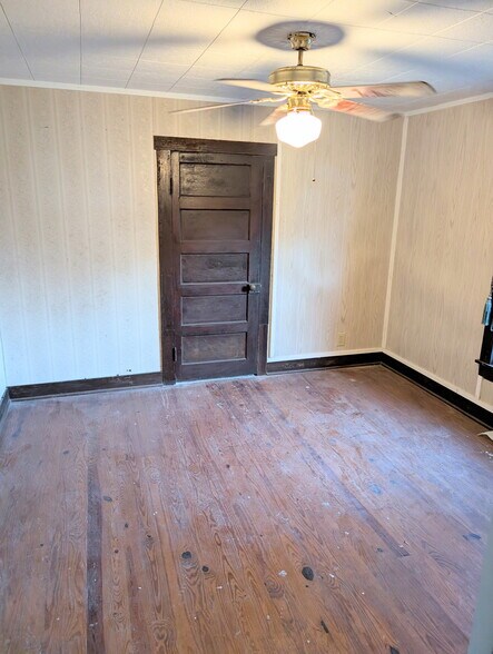 Building Photo - 604 E Warren St