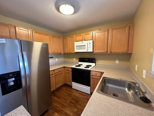 Building Photo - 211 Central St