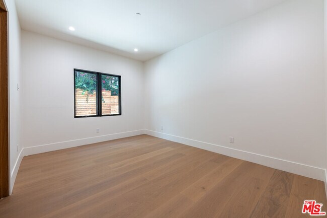 Building Photo - 23346 Calvert St