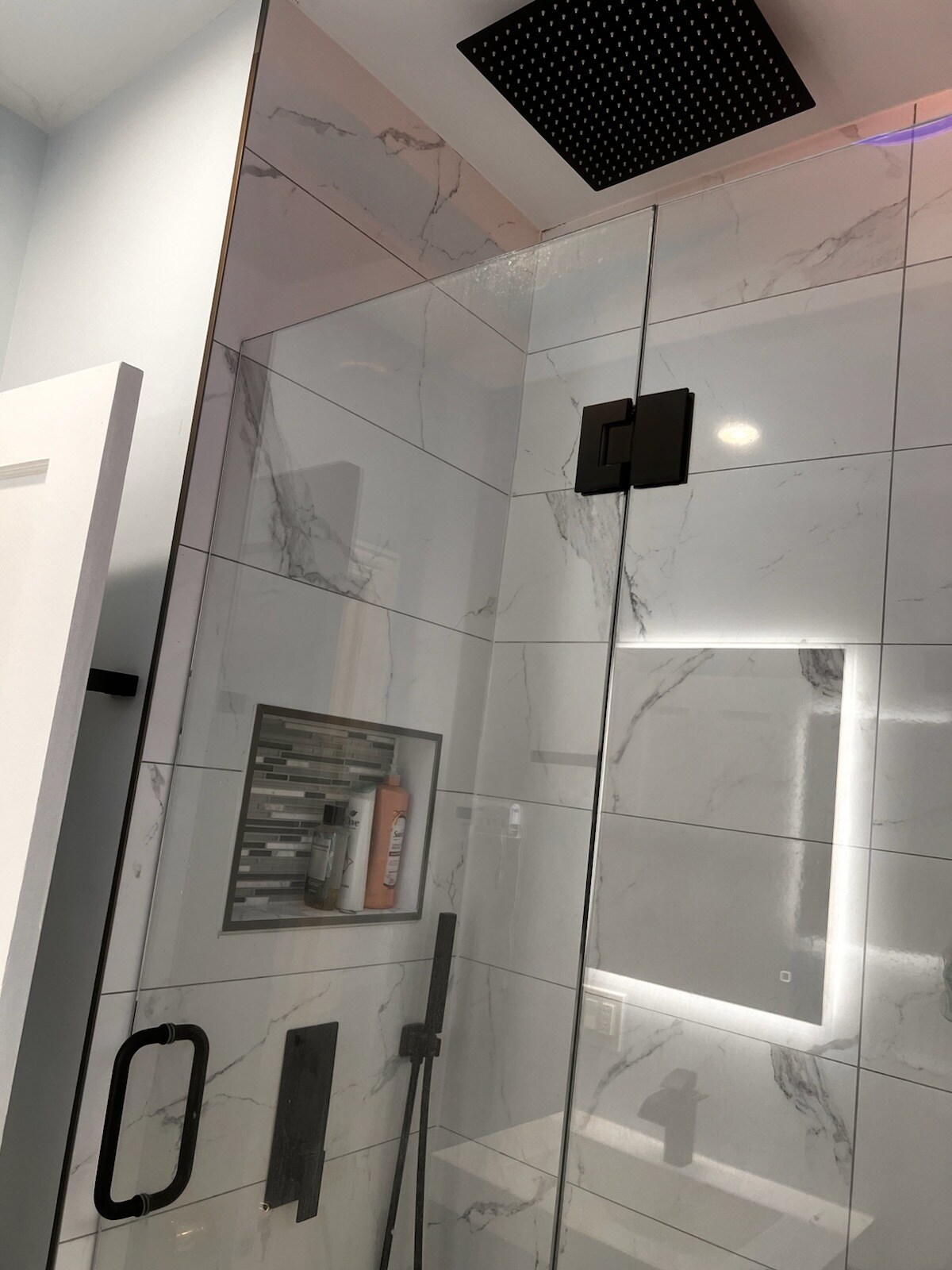 Building Photo - 6113 S Sacramento Ave