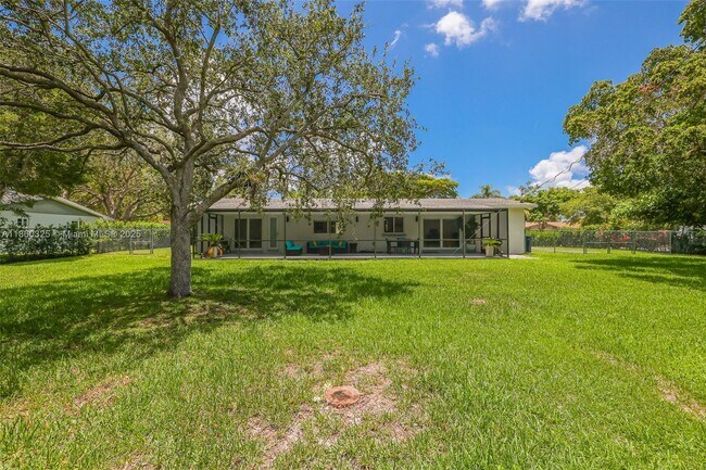Building Photo - 17460 SW 85th Ave
