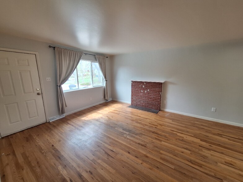 Building Photo - 2172 Reed Dr