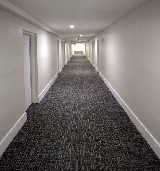 Building Photo - 1401 SE 15th St