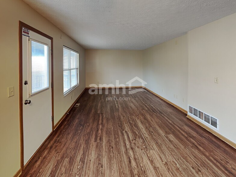 Building Photo - 1449 Tall Pine Ct