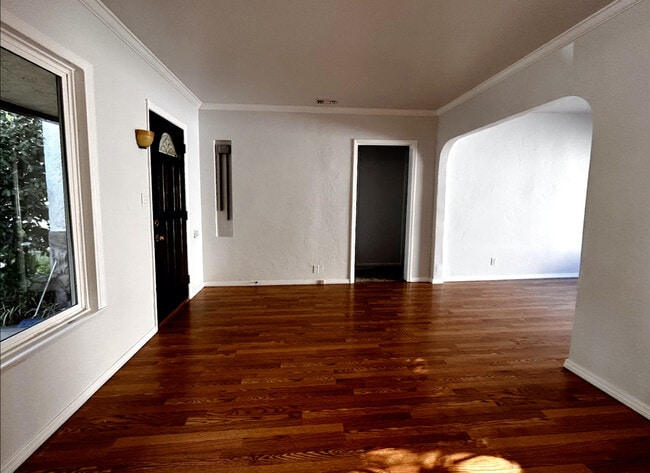 Living Room/Entry - 1344 N Fairview St