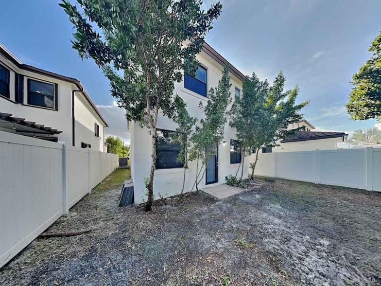 Building Photo - 3454 W 110th St