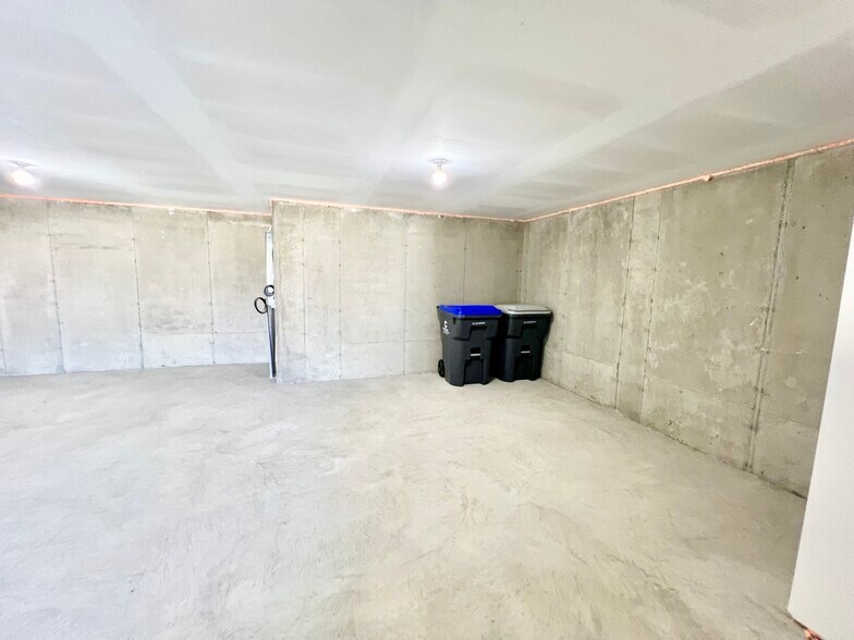 Building Photo - 401 Cranford Way