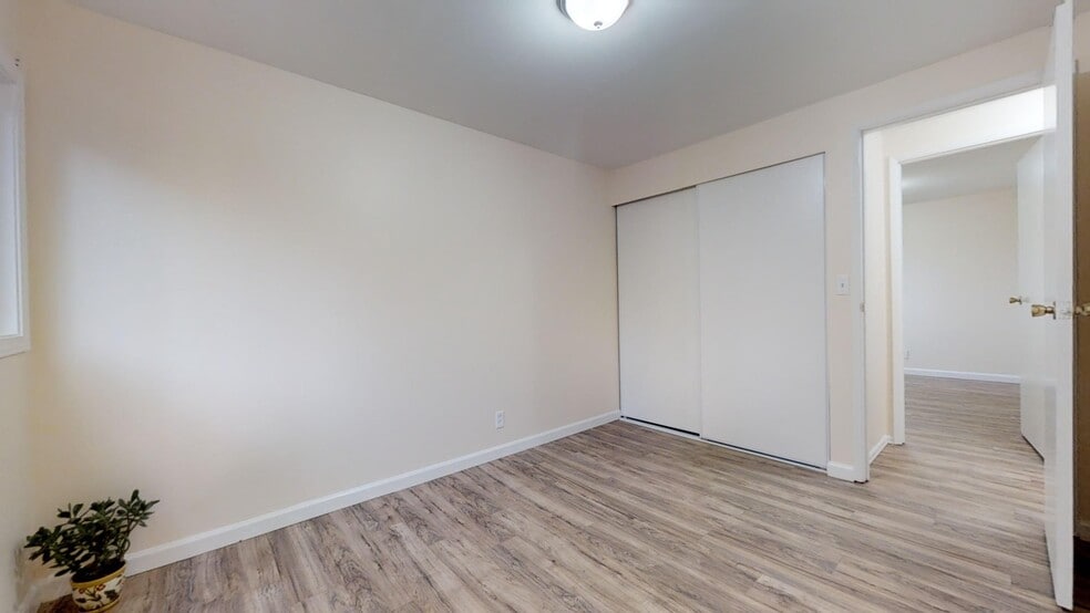 Master bedroom - 12405 NE 109th Pl