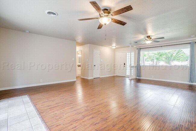 Building Photo - 1813 Thomas Pl