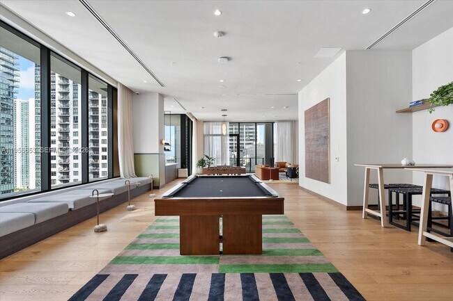 Building Photo - 11 NE 6th St