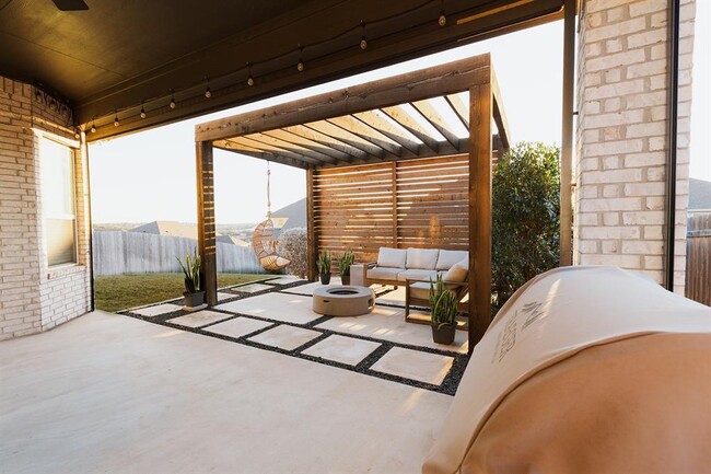 Building Photo - 808 Karst Cv