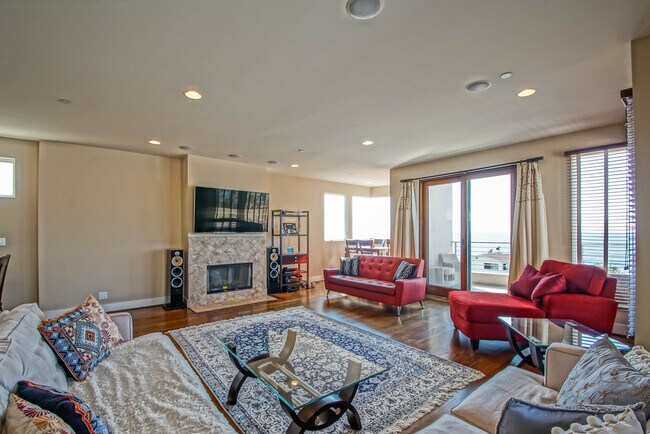 Building Photo - 308 Gull St