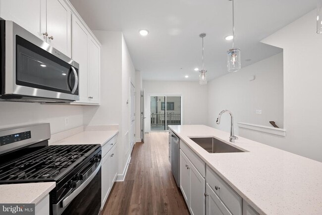 Building Photo - 210 Sundrop Ln