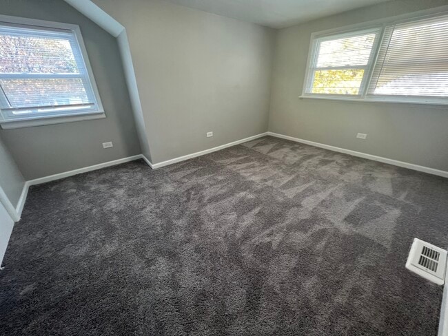 Building Photo - 1816 Kelly Ave