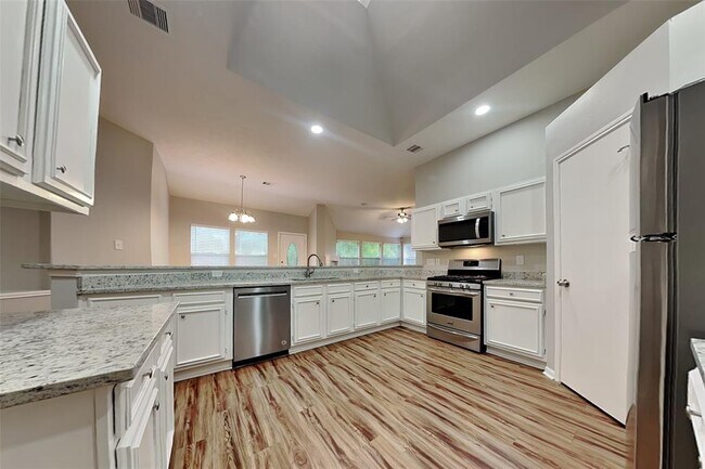 Building Photo - 7323 Red River Dr