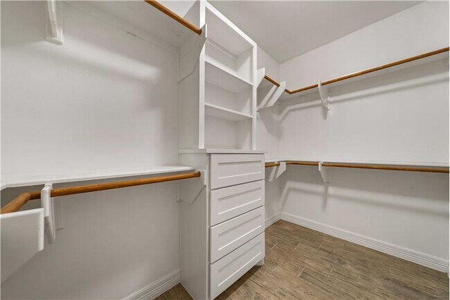 Building Photo - 7721 Dove Holw Dr