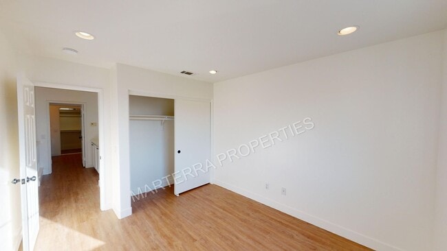 Building Photo - Beautiful 3 Bedroom Home