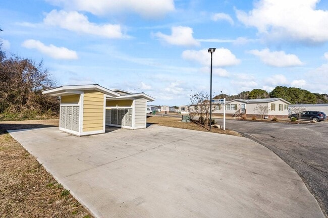 Building Photo - 2611 Cattail Cir