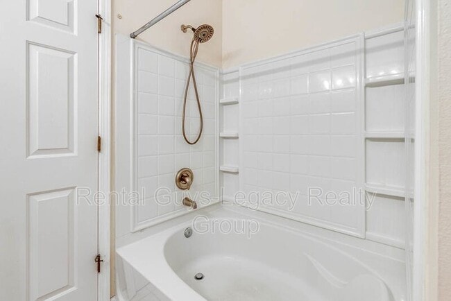 Building Photo - 5868 Pavilion Dr