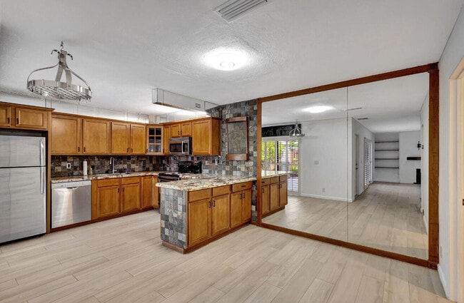 Building Photo - 65 Lake Arbor Dr