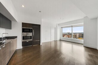 Building Photo - 110 Stuart St