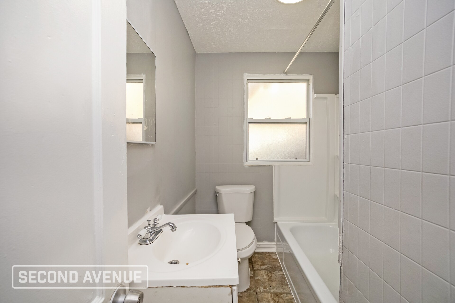 Building Photo - 1806 Sundale Ave