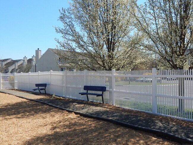 Building Photo - 307 Willow Springs