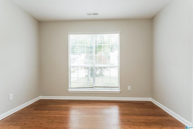 Building Photo - 431 Laurel Woods Trce