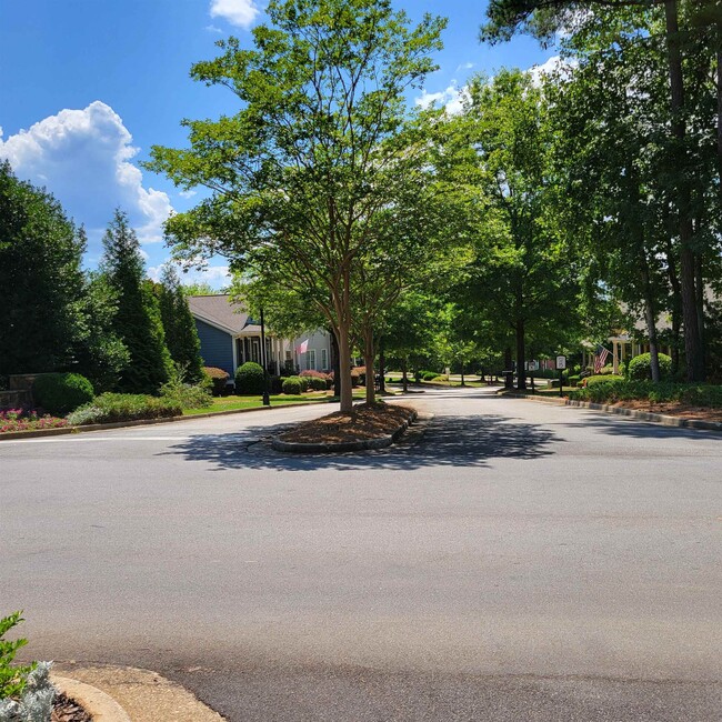 Building Photo - 1111 Surrey Ln