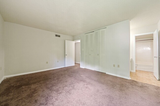 Building Photo - 3 bedroom, 2 bath in Bolinwood!