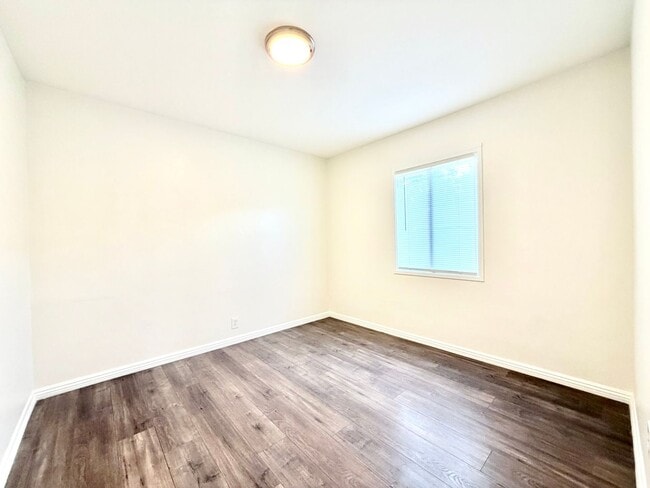 Building Photo - Charming front house 2b/d 2 b/a