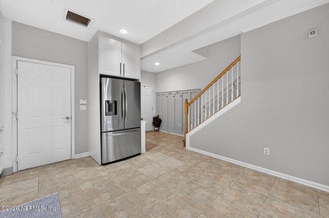 Building Photo - 4166 Highwood Dr