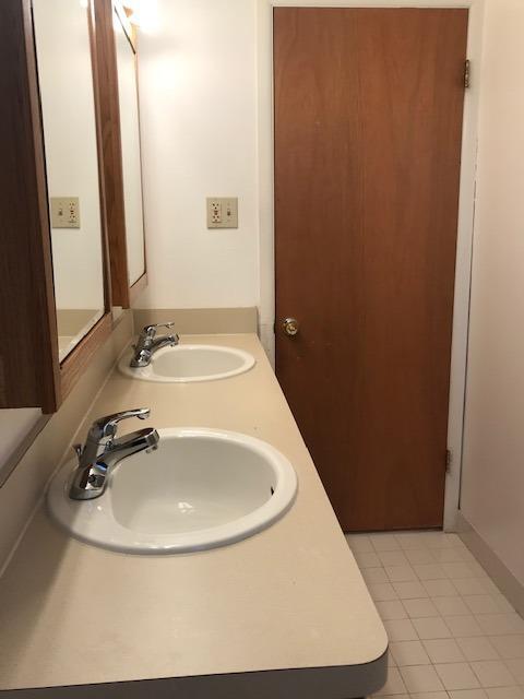 Building Photo - 2865 Burlington St