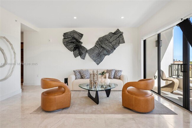 Building Photo - 701 Valencia Ave