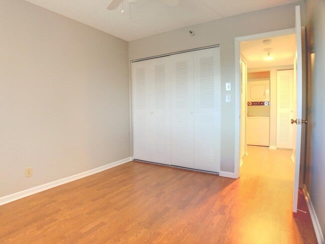 Building Photo - 7076 Huntington Ln