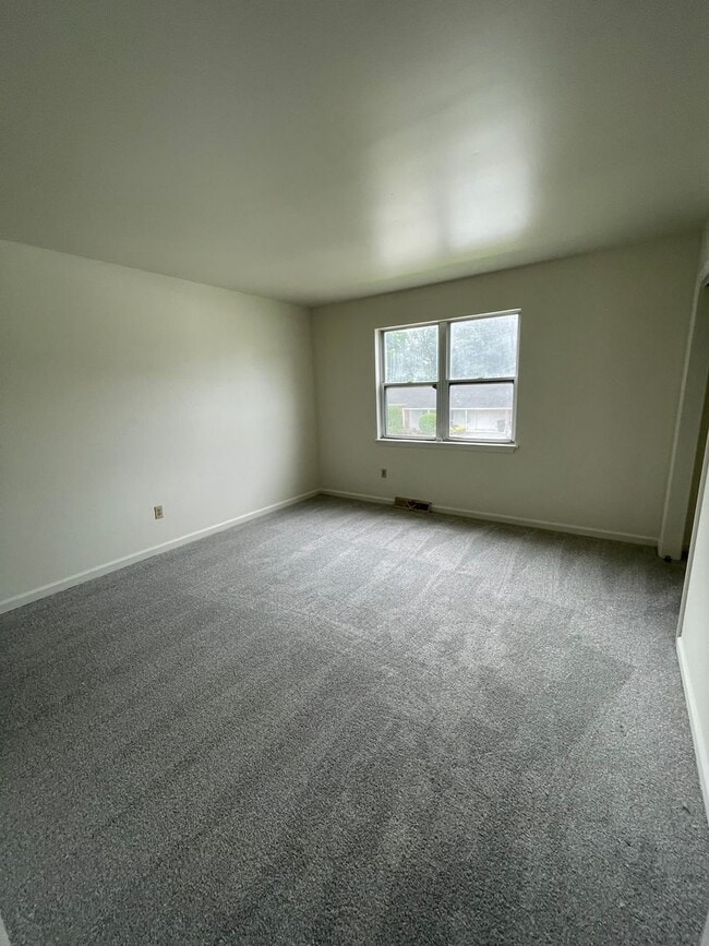 Building Photo - 3 Bed 2 Bath Townhouse in Manchester York