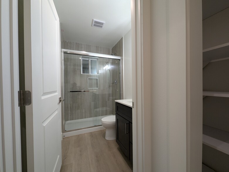 2nd Bathroom - 1662 Lilac Dr