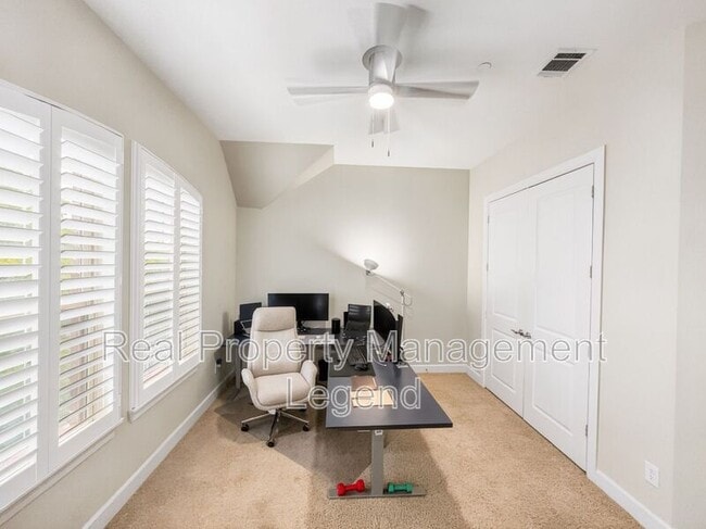 Building Photo - 15850 Quorum Dr