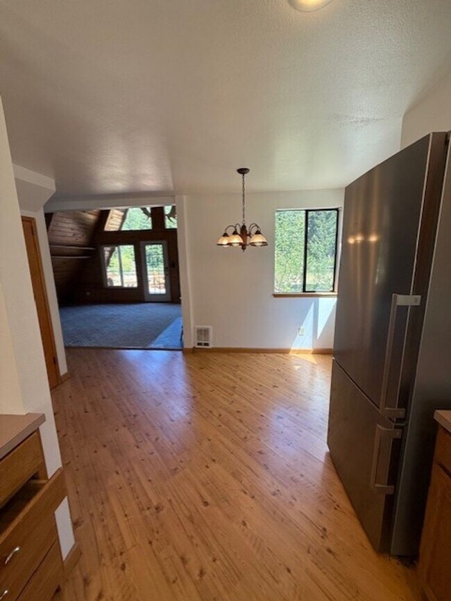 Building Photo - This cutie has a fresh interior paint job!