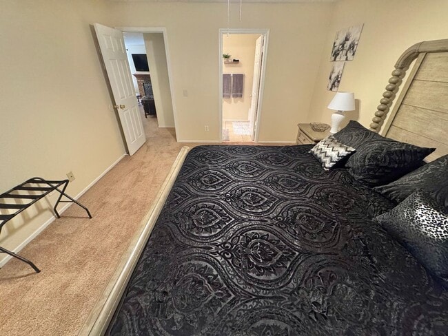 Building Photo - COMFORTABLE 2 BEDROOM, 2 BATHROOM FIRST-FL...
