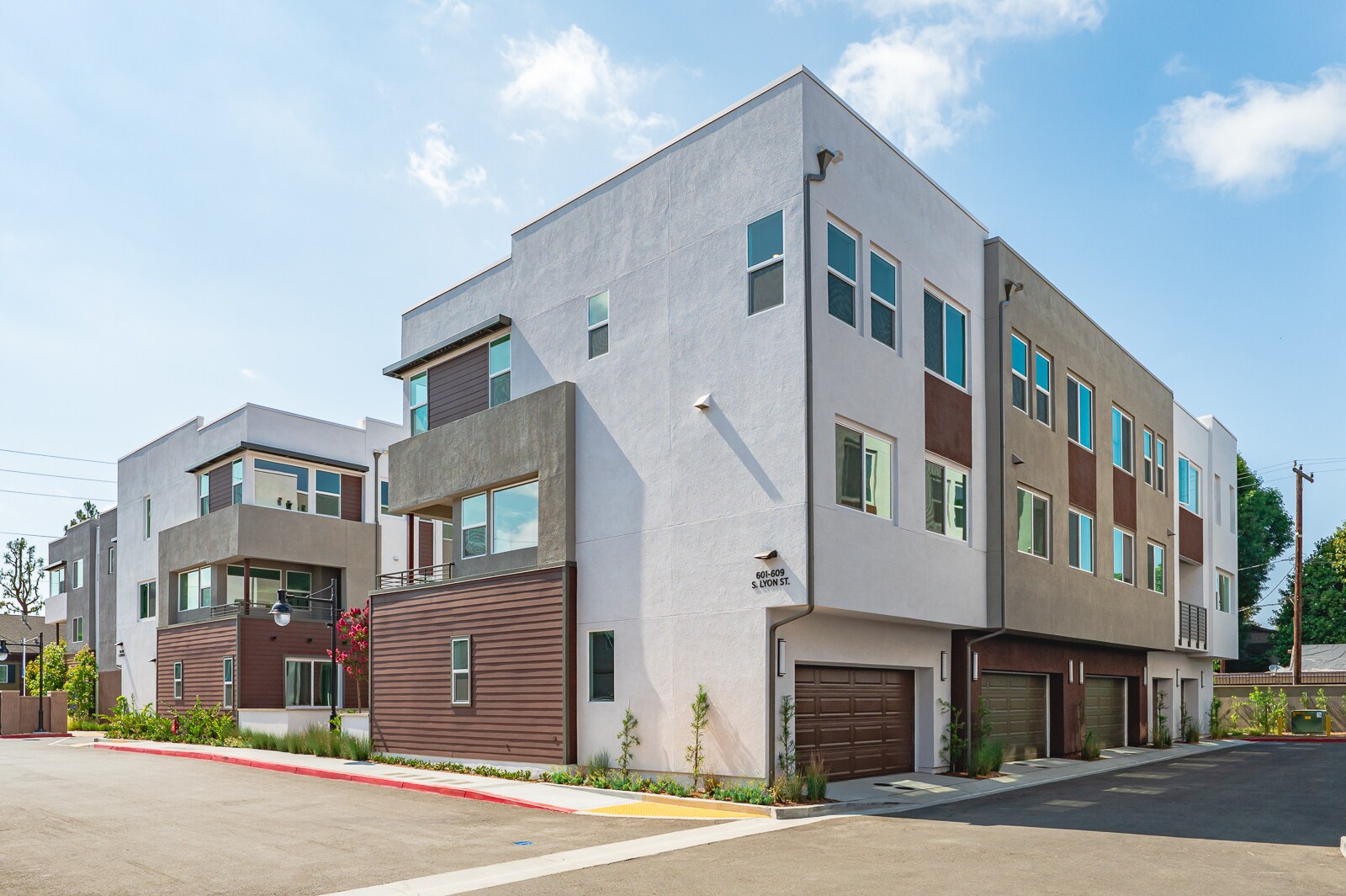 Building Photo - 609 S Lyon St