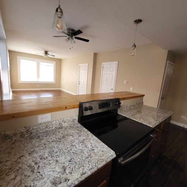 Building Photo - 3847 Russell Blvd