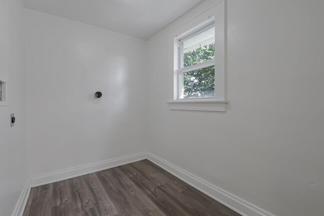 Building Photo - 450 S Terrace Ave