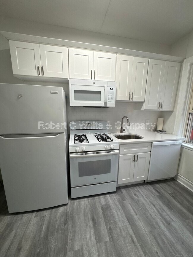 Building Photo - 351 Greenwich Ave