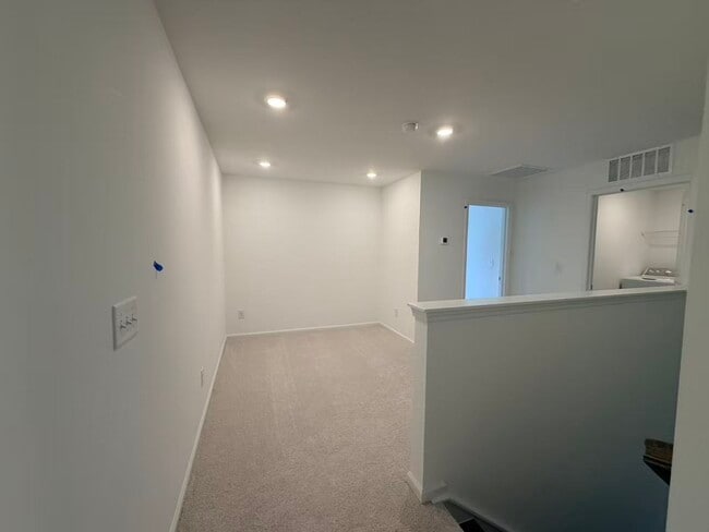 Building Photo - 219 Deercroft Dr