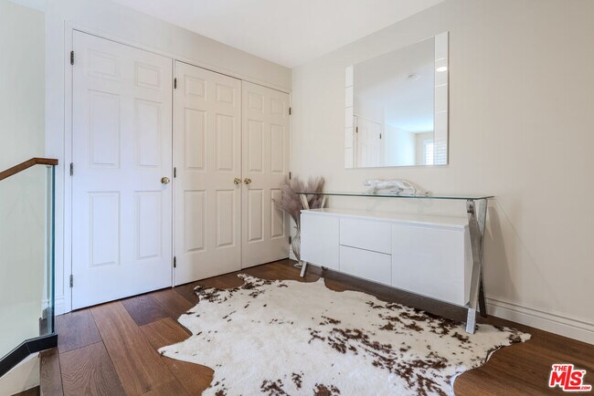 Building Photo - 2637 Angelo Dr