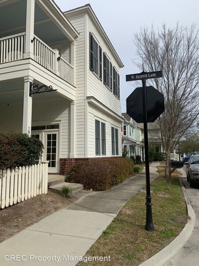 Building Photo - 101 S Commodore Way