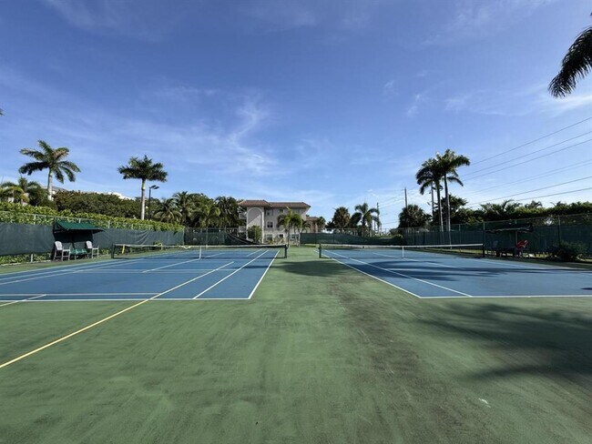 Building Photo - 9 Royal Palm Way