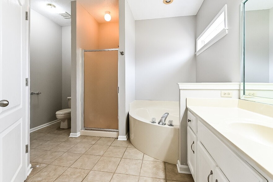 Building Photo - 4449 Jessica Dr